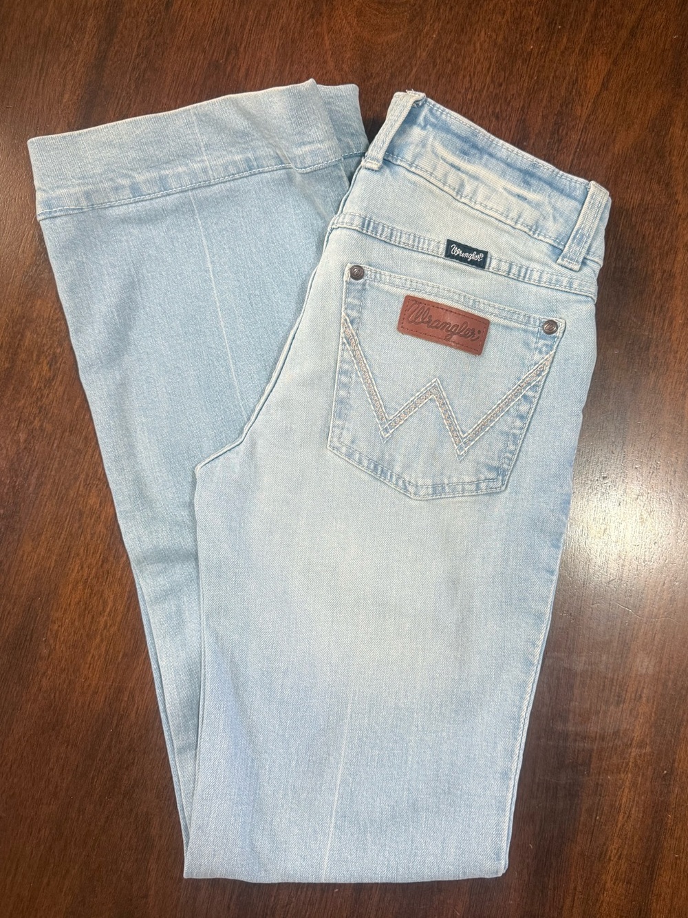 Wrangler Light Blue Straight Leg Women’s Jeans - Short